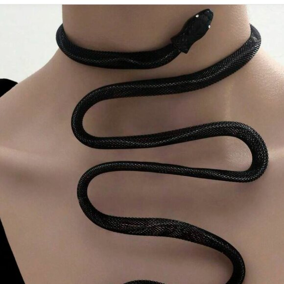 Jewelry - Metal Snake Wrapped Pendant Necklace NWOT